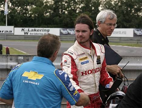 Efter at ingen af hans to kørere formåede at kørere hurtigere end James Thompson, lykønskede teamchef fra Chevrolet Motorsport Danmark, Kent Bo Steffensen, briten med sin pole position